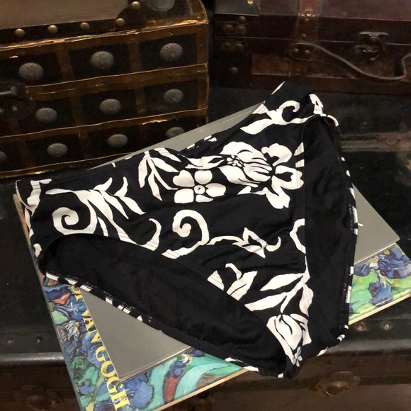 Floral 2 piece swimsuit - Picture 4 of 4